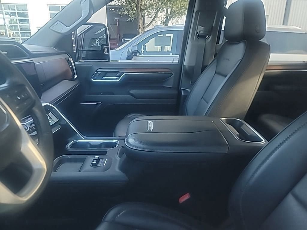 Used 2024 GMC Sierra 3500 Denali w/ Denali Reserve Package AWD/4WD image 4