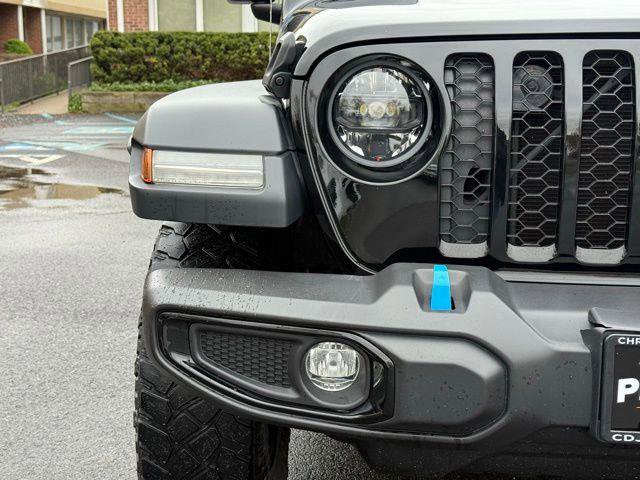 Certified 2023 Jeep Wrangler Unlimited w/ Sun & Screen Package AWD/4WD image 11