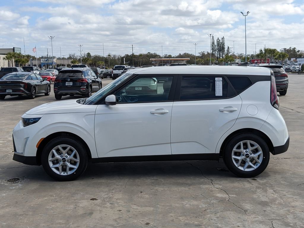 Certified 2025 Kia Soul LX image 6