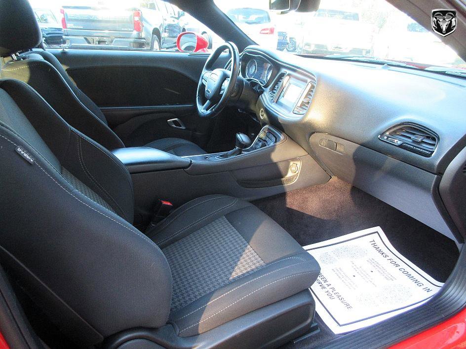 Used 2016 Dodge Challenger SXT image 17