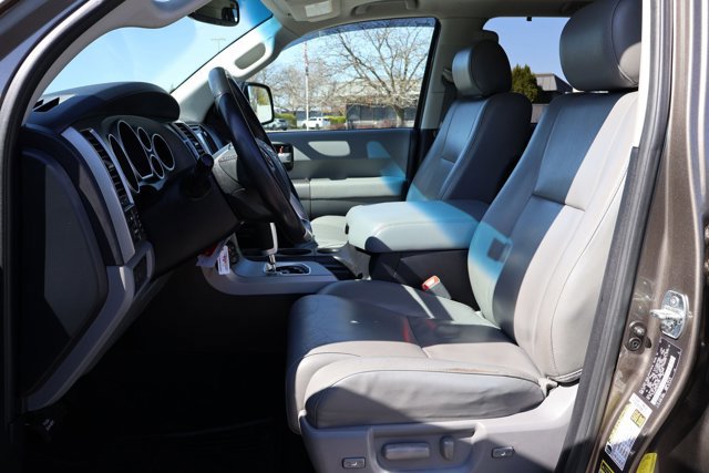 Used 2014 Toyota Sequoia Limited image 23