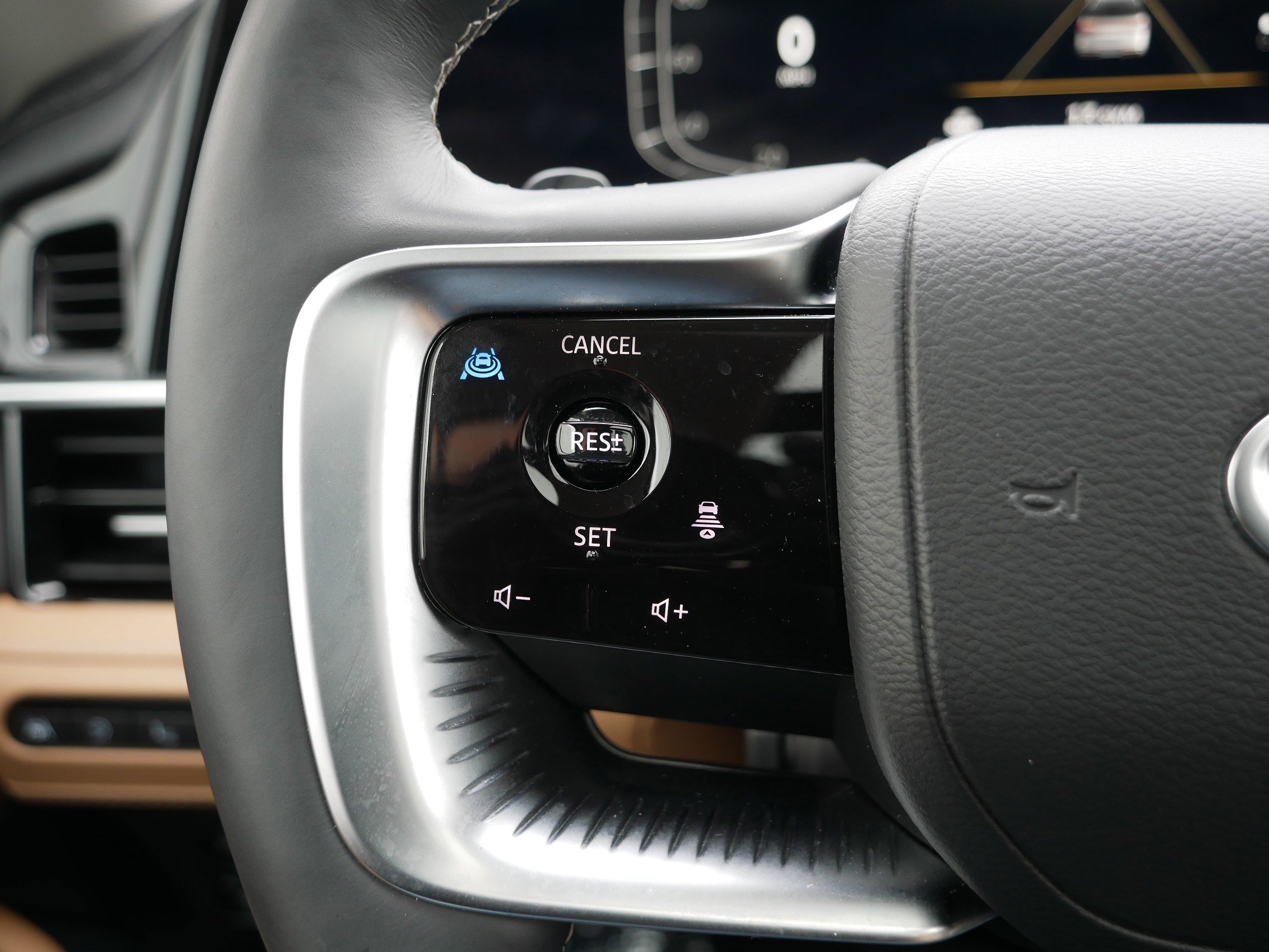 Certified 2025 INFINITI QX80 Luxe image 31