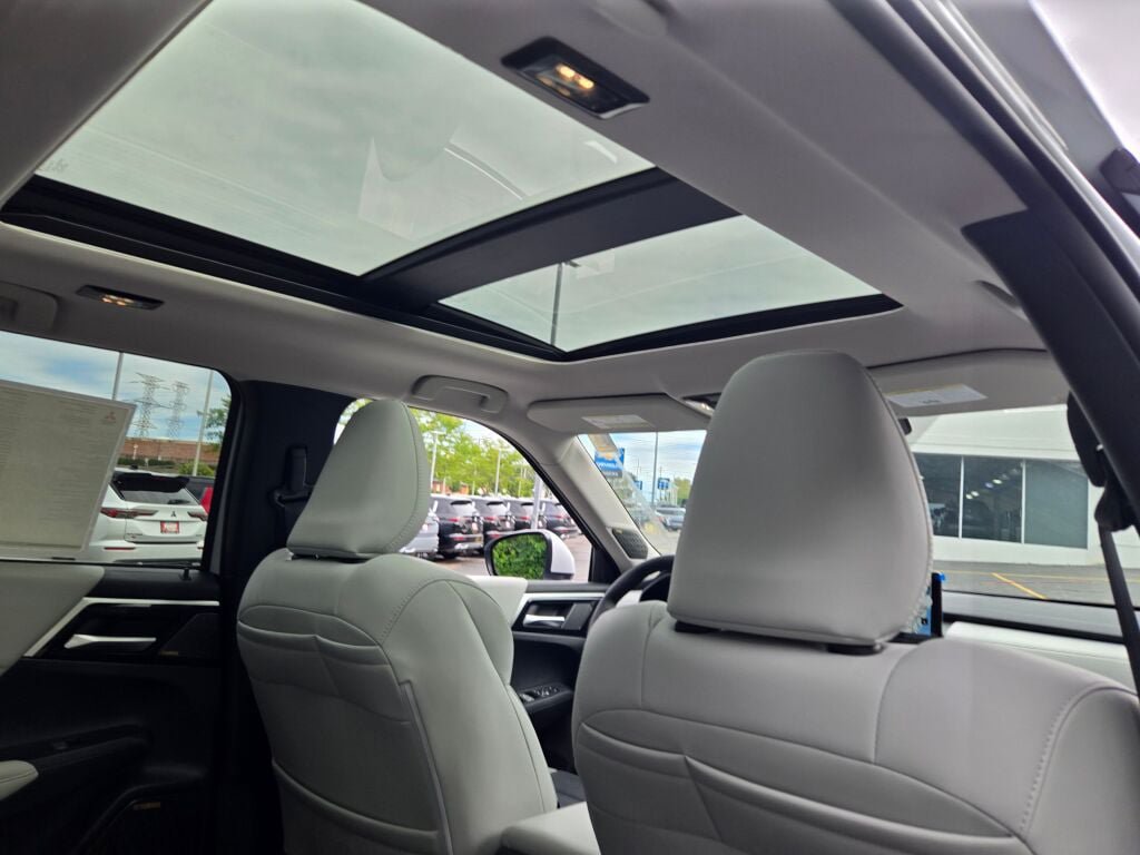 New 2026 Mitsubishi Outlander SE AWD/4WD image 8