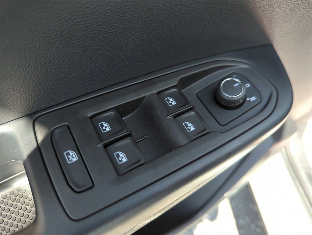 New 2025 Volkswagen Taos S image 25