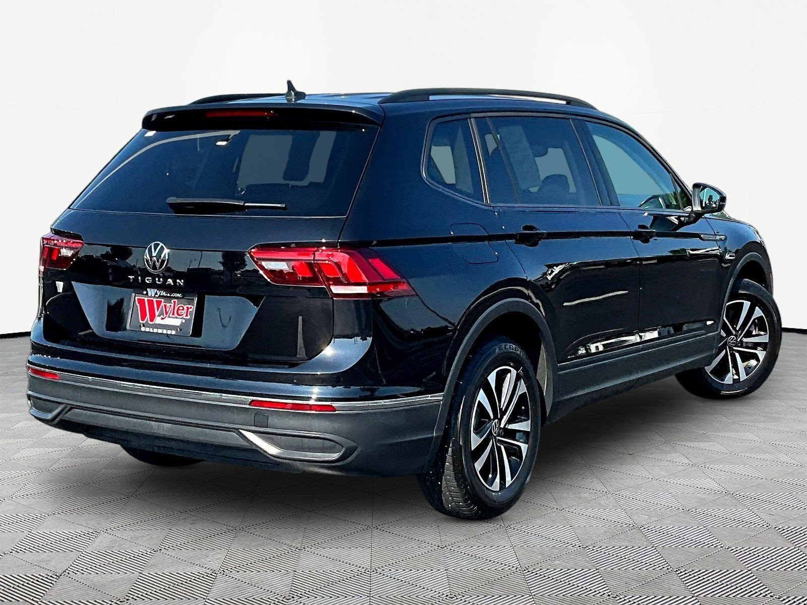 Used 2024 Volkswagen Tiguan S FWD image 6
