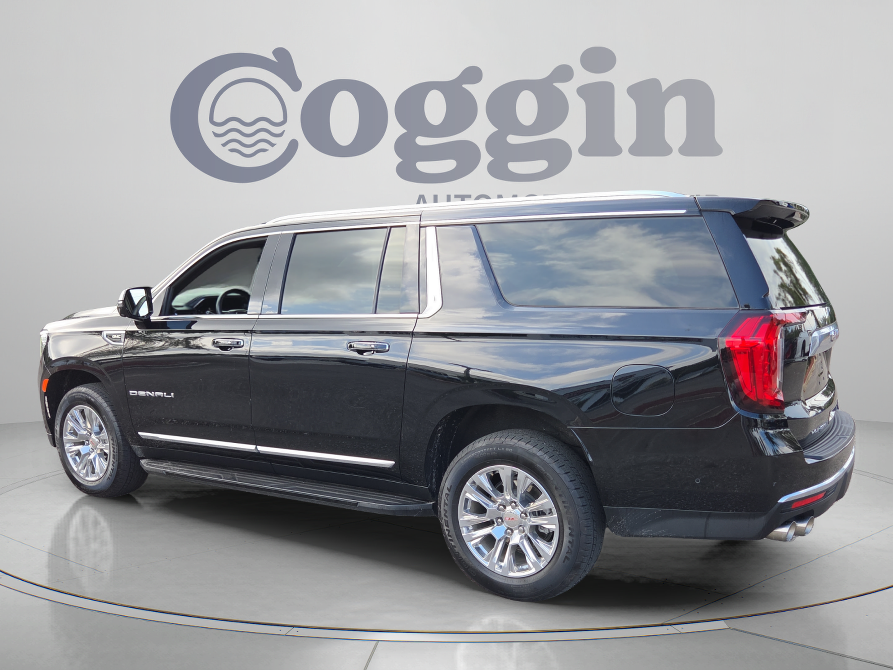 Used 2024 GMC Yukon XL Denali w/ Advanced Technology Package AWD/4WD image 3