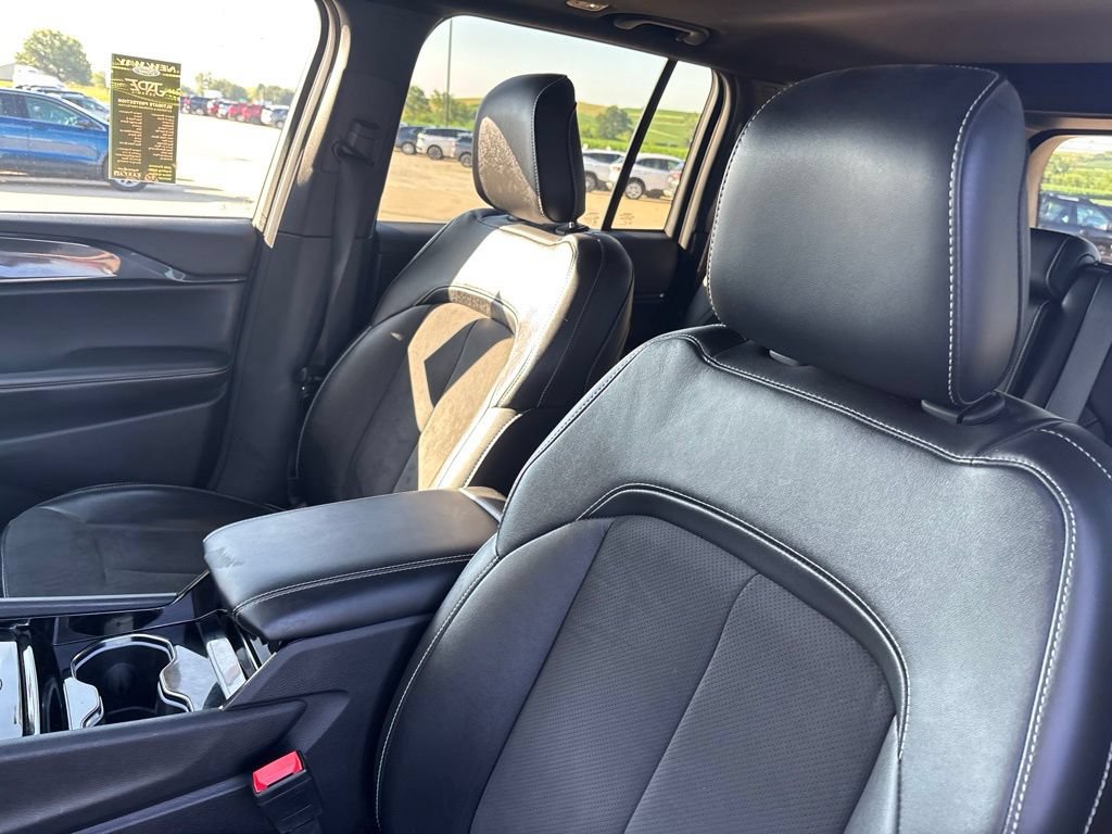 Used 2022 Jeep Grand Cherokee Altitude AWD/4WD image 24