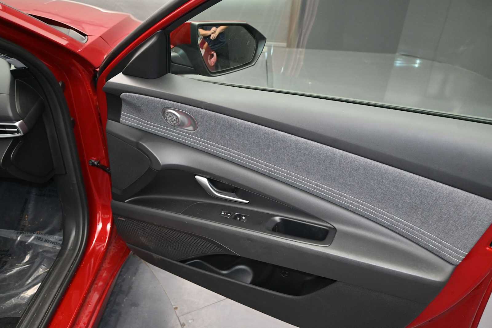 Used 2025 Hyundai Elantra Limited FWD image 33