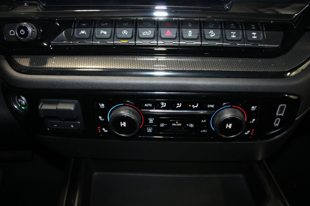 Used 2023 Chevrolet Silverado 1500 ZR2 AWD/4WD image 17