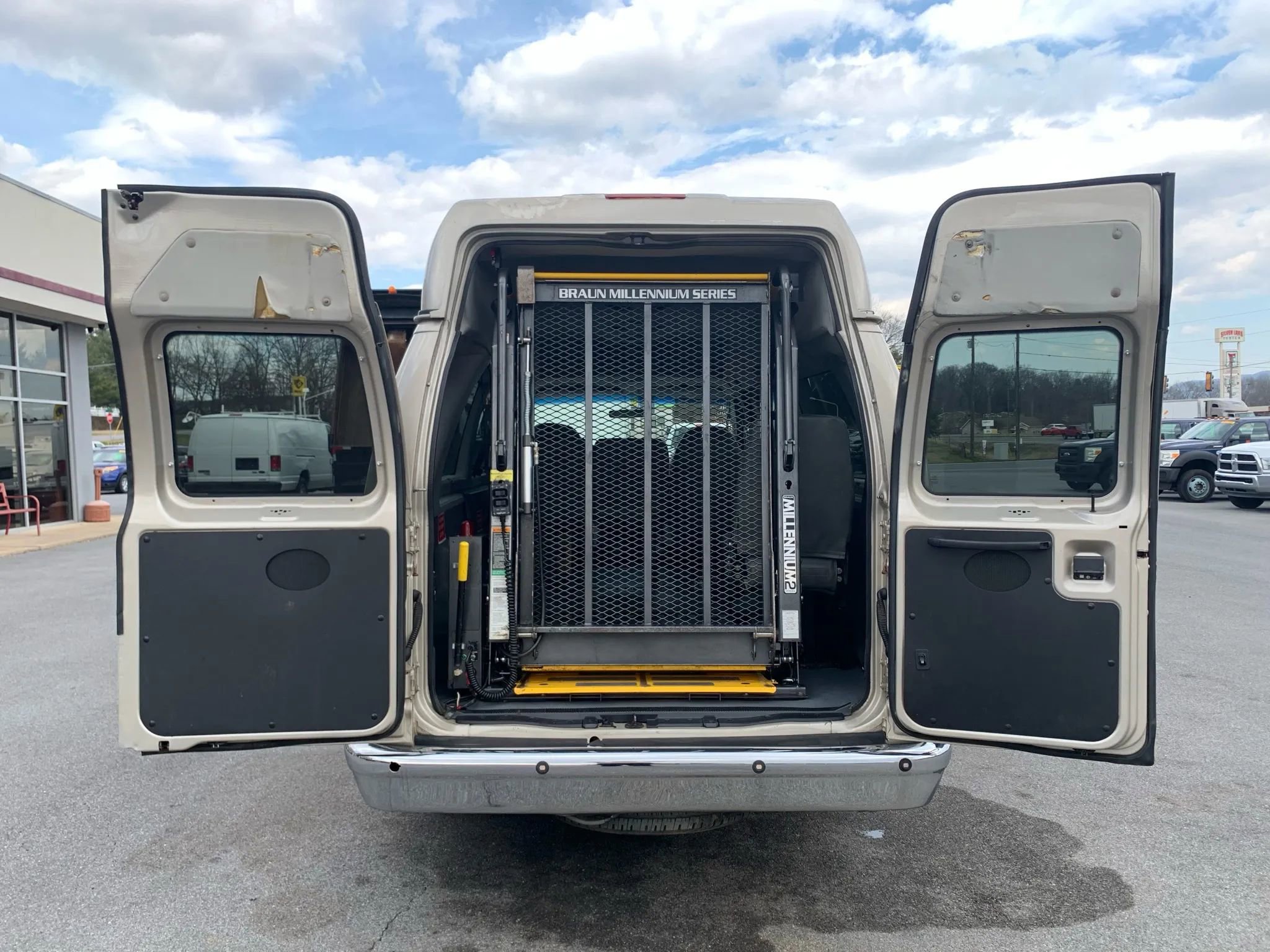 Used 2007 Ford E-350 and Econoline 350 XL image 31