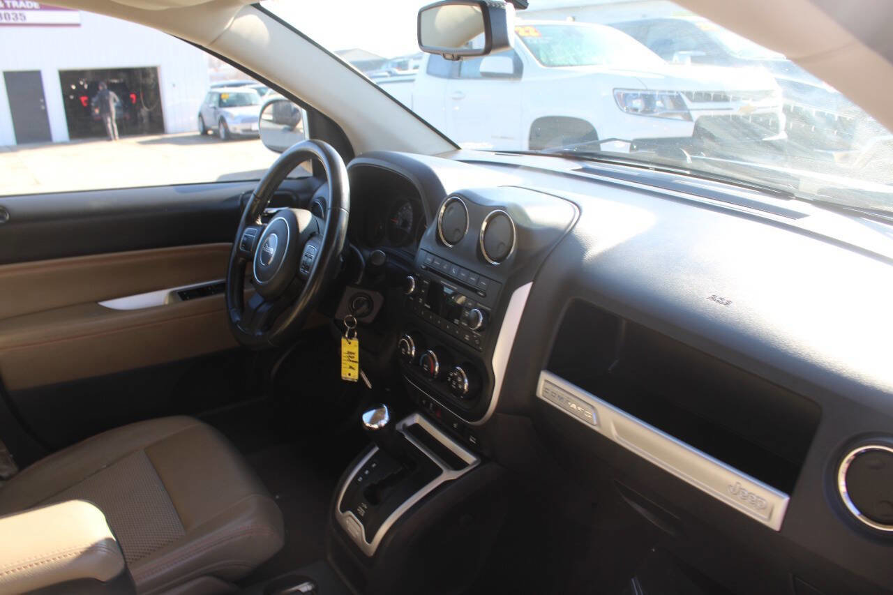 Used 2014 Jeep Compass Latitude image 13