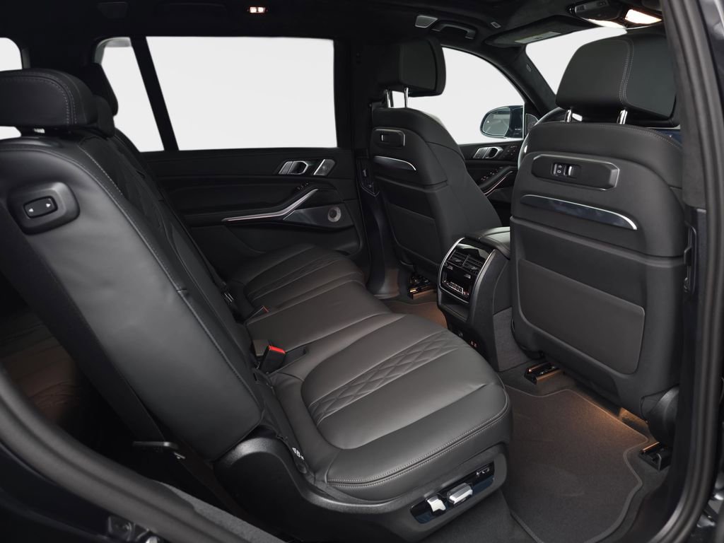 New 2026 BMW X7 M60i image 11