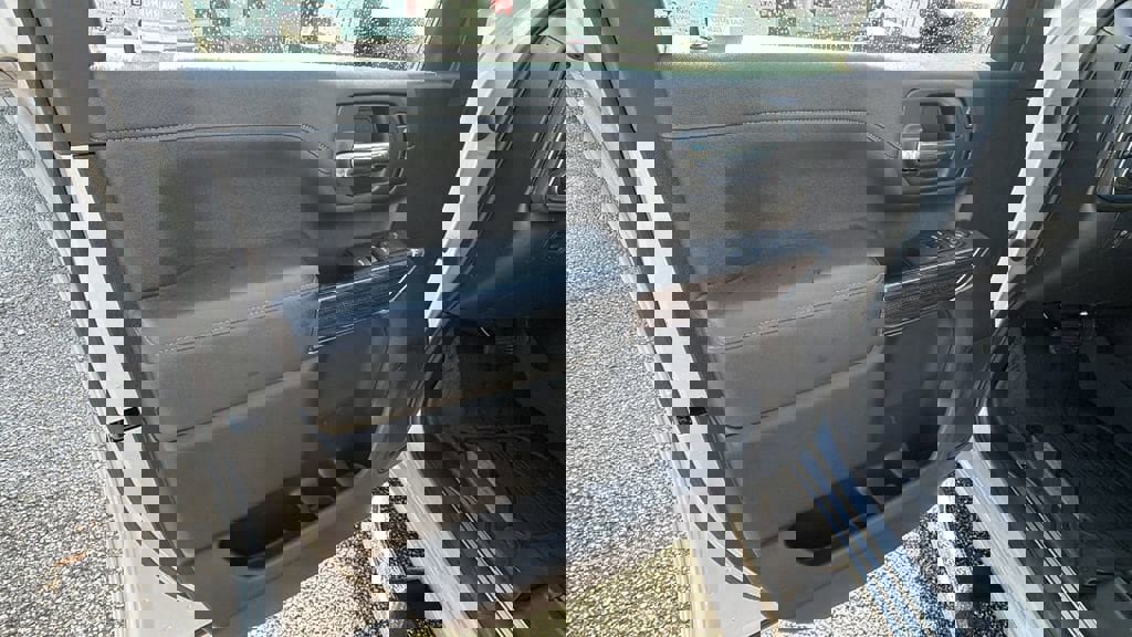 Certified 2022 Chevrolet Silverado 2500 LT w/ Convenience Package image 11