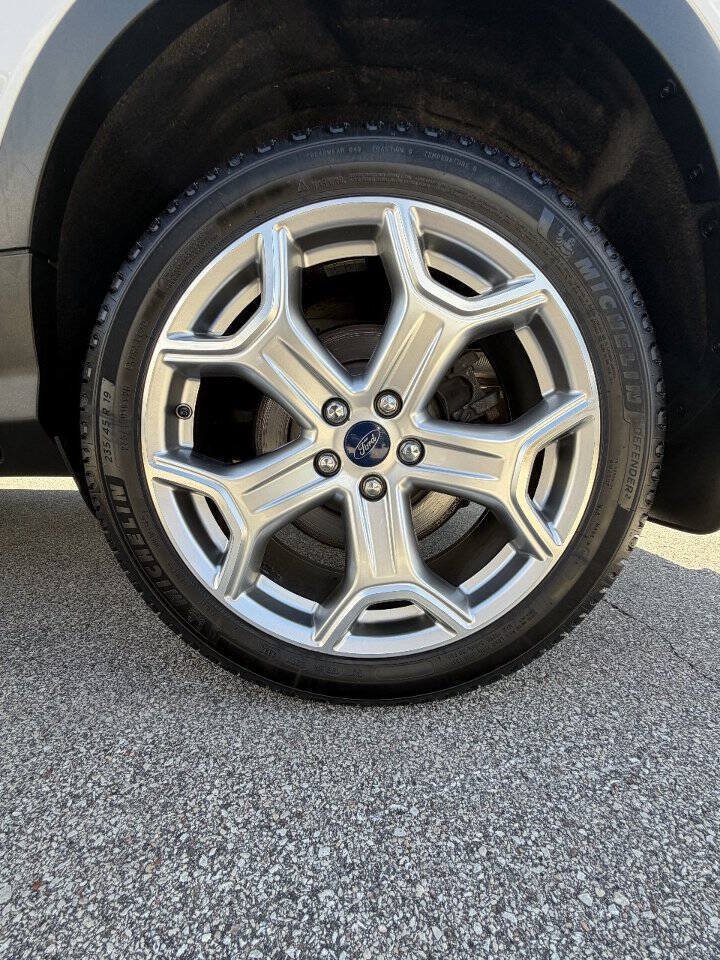 Used 2019 Ford Escape Titanium AWD/4WD image 28