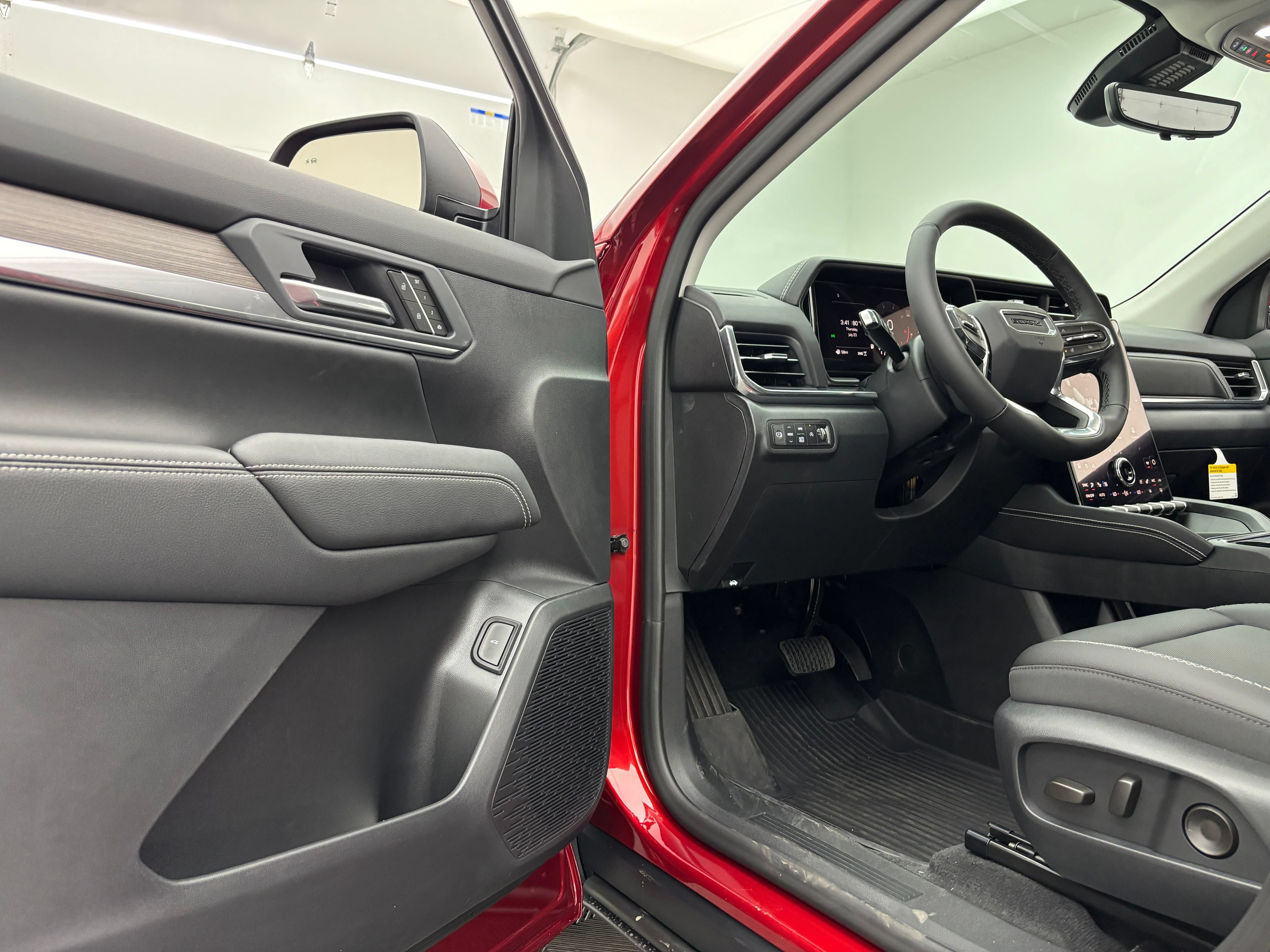 New 2027 GMC Terrain Denali w/ LPO, Floor Liner Package AWD/4WD image 17