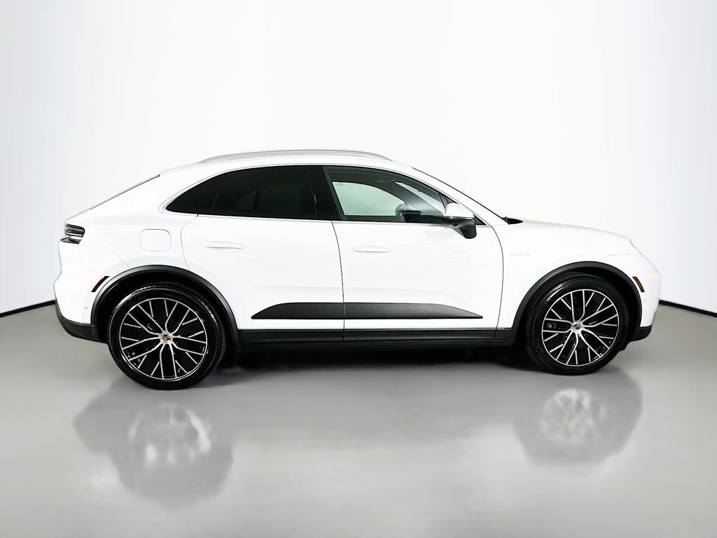 Used 2024 Porsche Macan 4 Electric image 8