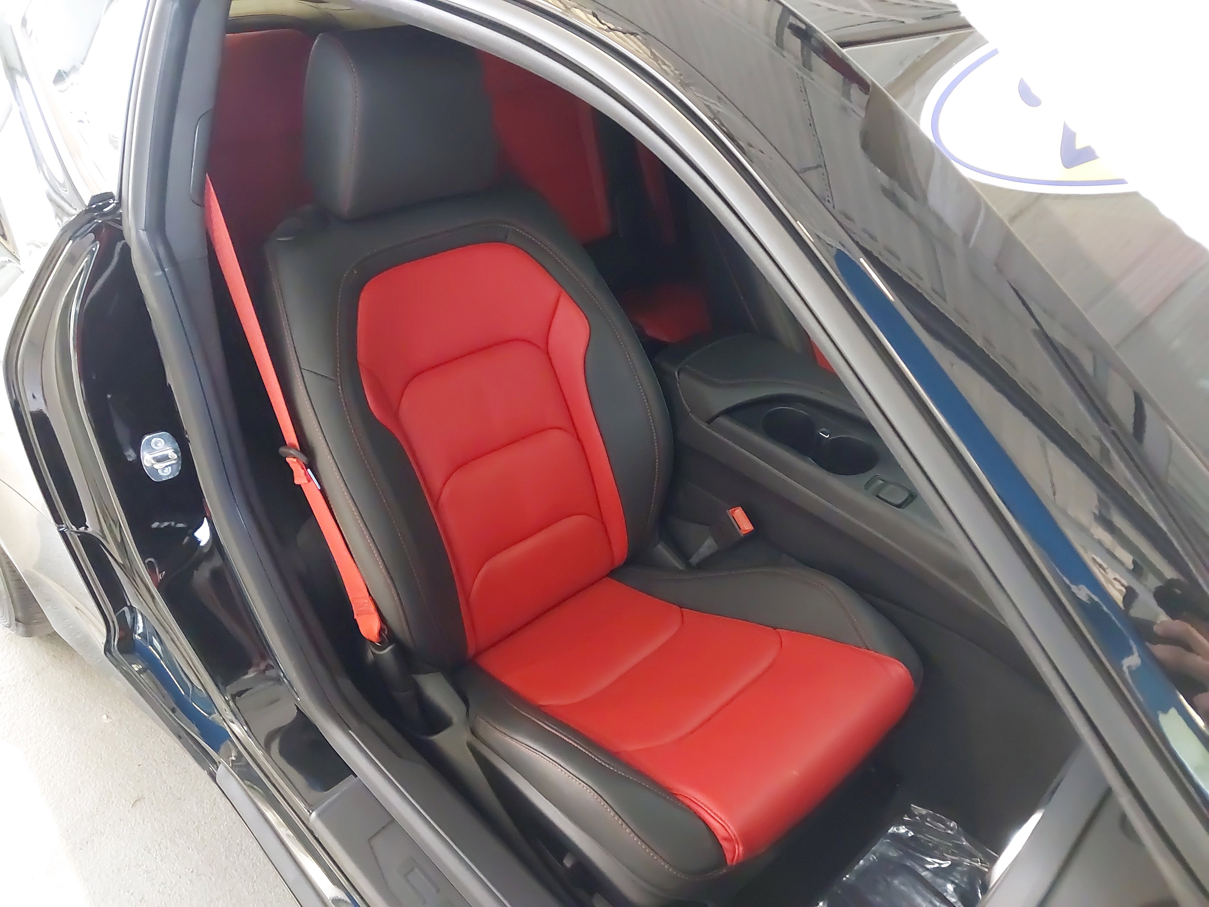 Used 2024 Chevrolet Camaro LT w/ Technology Package image 28