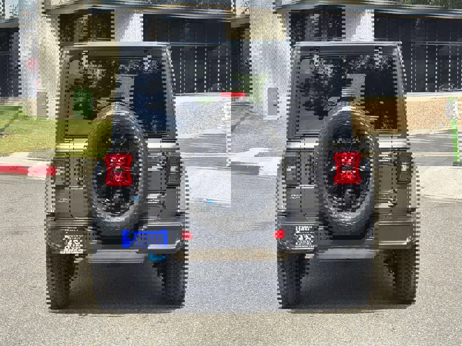 Used 2022 Jeep Wrangler Unlimited Sahara w/ Cold Weather Group image 5