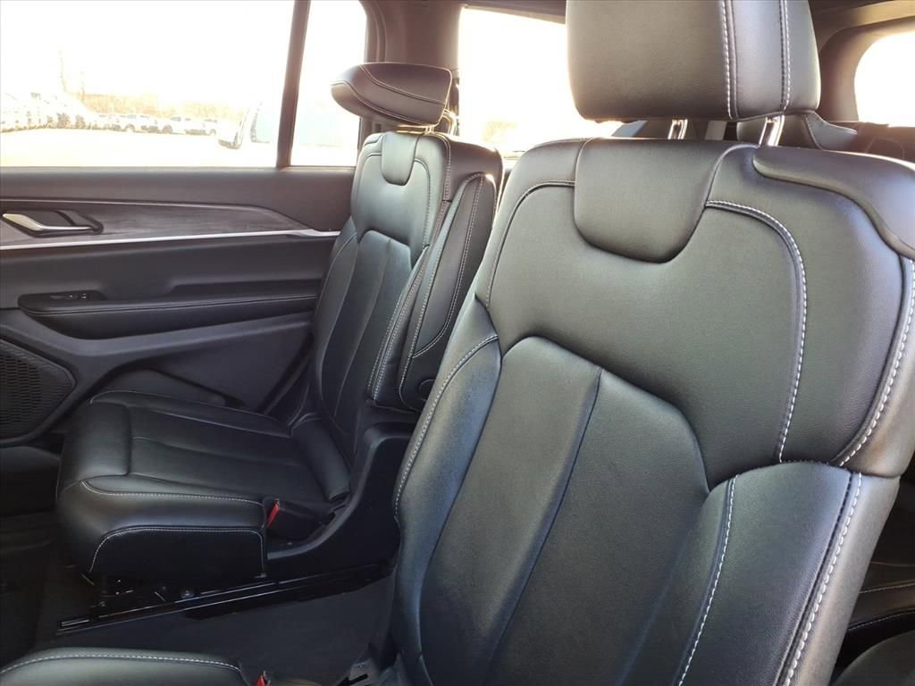 Certified 2025 Jeep Grand Cherokee L Limited w/ Black Appearance Package image 12