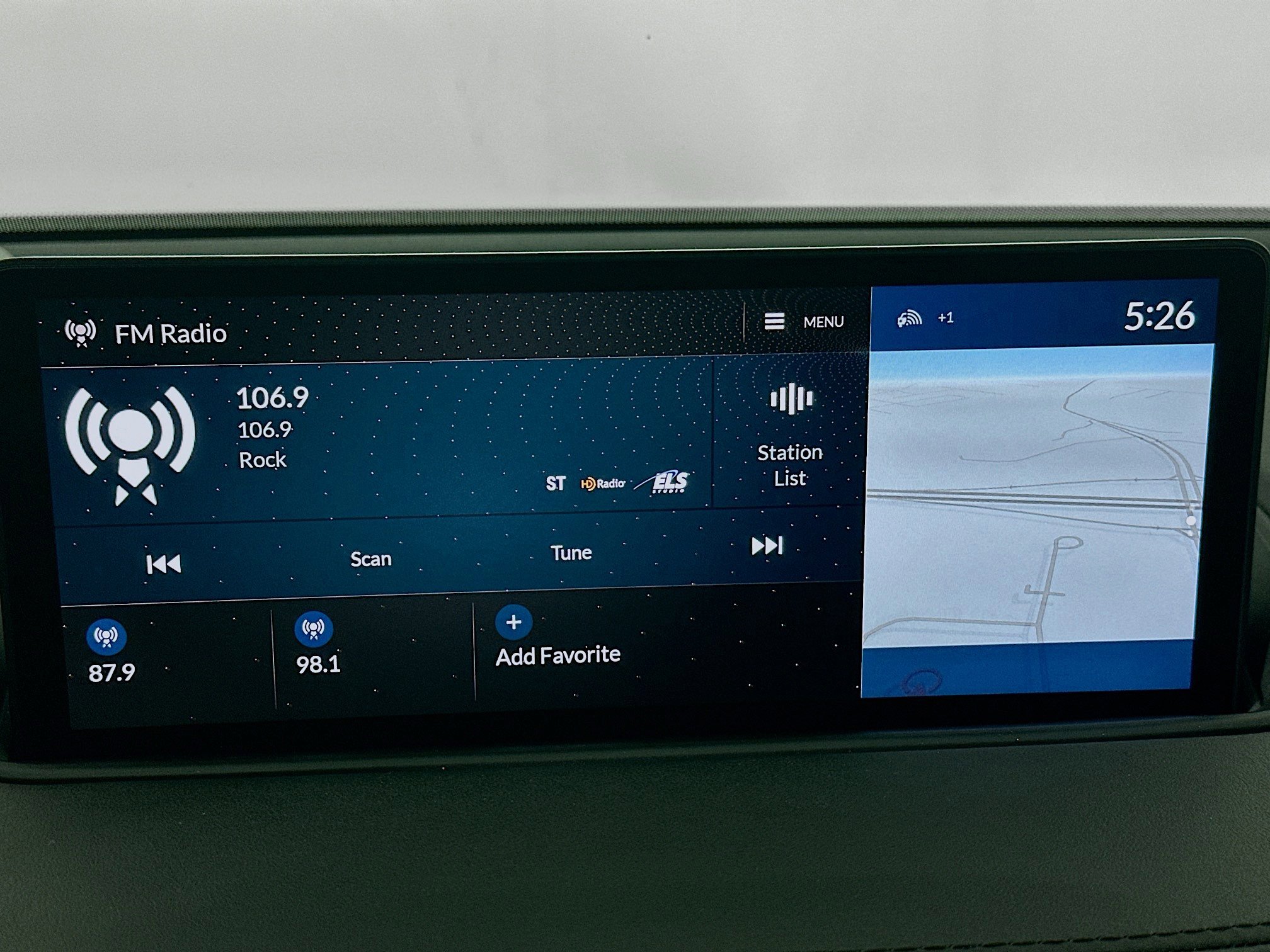 Used 2023 Acura MDX SH-AWD w/ Advance Package image 19