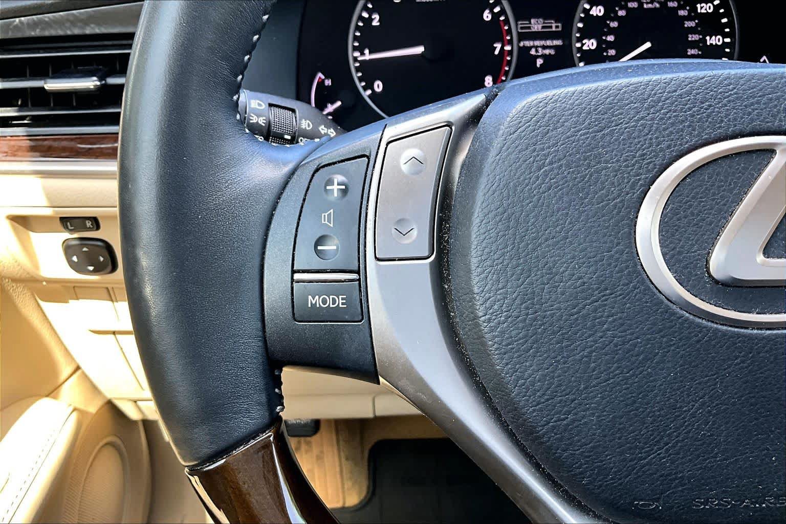 Used 2015 Lexus ES 350 w/ Premium Package FWD image 21