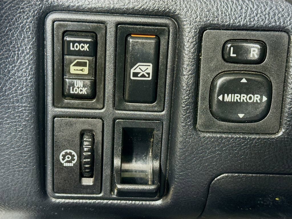 Used 2000 Toyota MR2 image 10