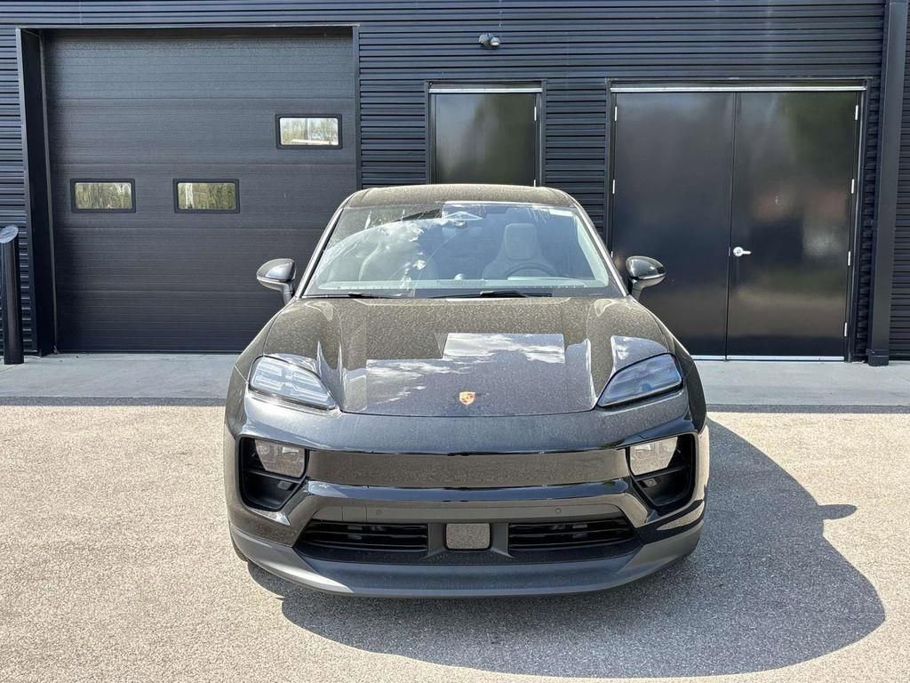 Used 2025 Porsche Macan Electric image 13