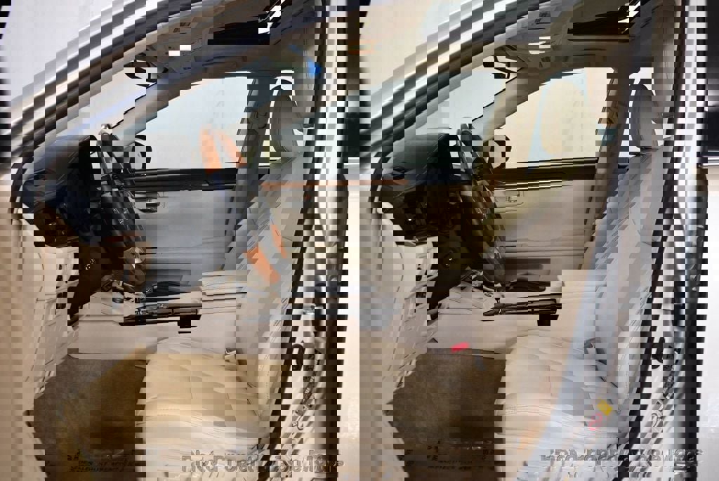 Used 2013 Lexus ES 300h image 7