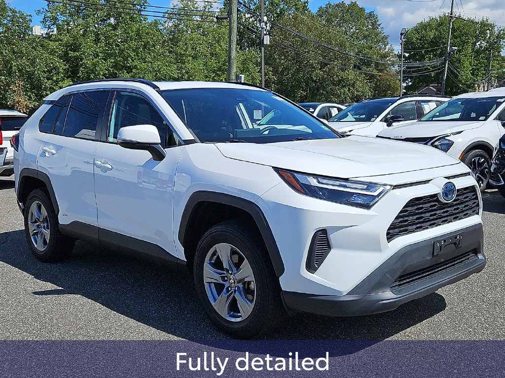 Used 2022 Toyota RAV4 XLE w/ Convenience Package AWD/4WD image 3