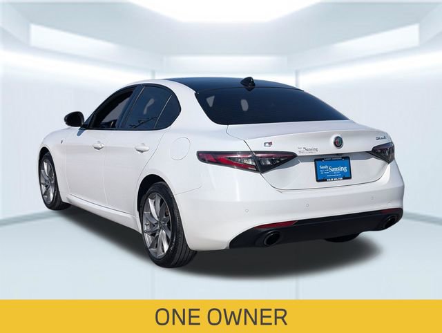 Used 2024 Alfa Romeo Giulia Ti AWD/4WD image 3