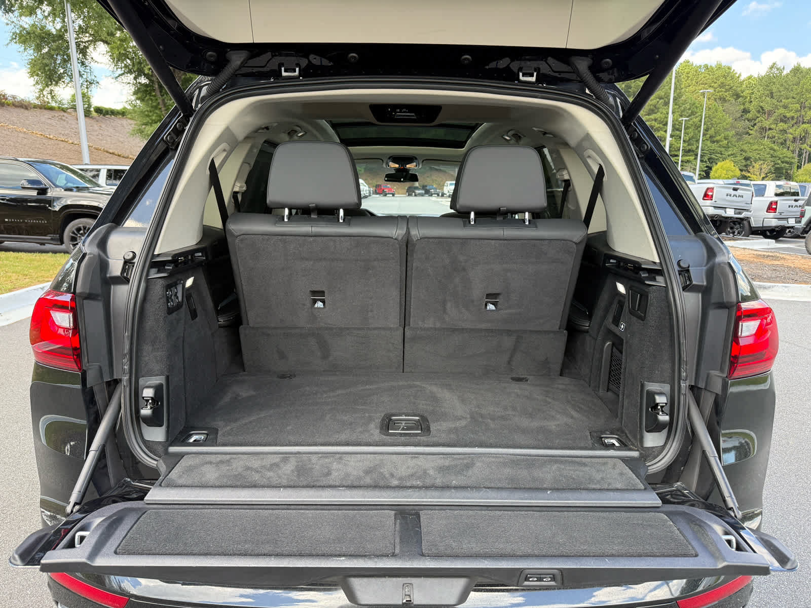 Used 2022 BMW X7 xDrive40i w/ Premium Package AWD/4WD image 29