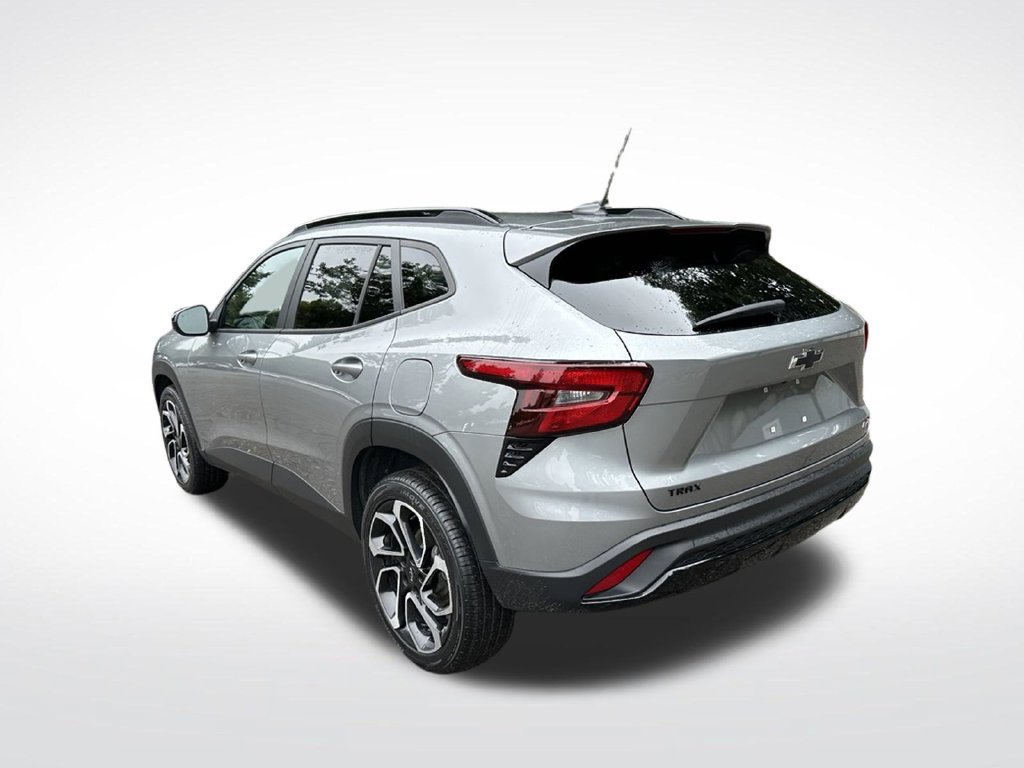 Certified 2024 Chevrolet Trax RS w/ Sunroof Package FWD image 3