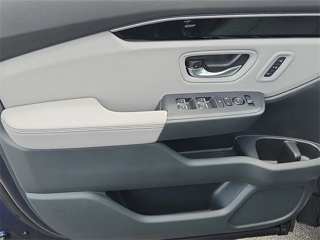 New 2025 Honda Pilot Touring image 12