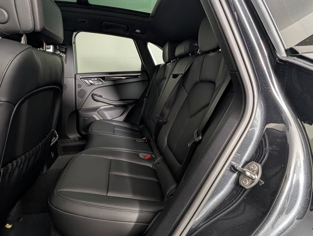 Certified 2026 Porsche Macan AWD/4WD image 26