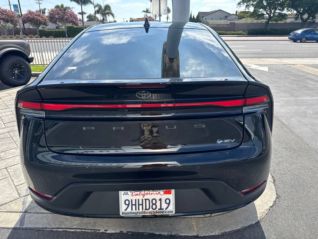 Used 2023 Toyota Prius LE FWD image 6