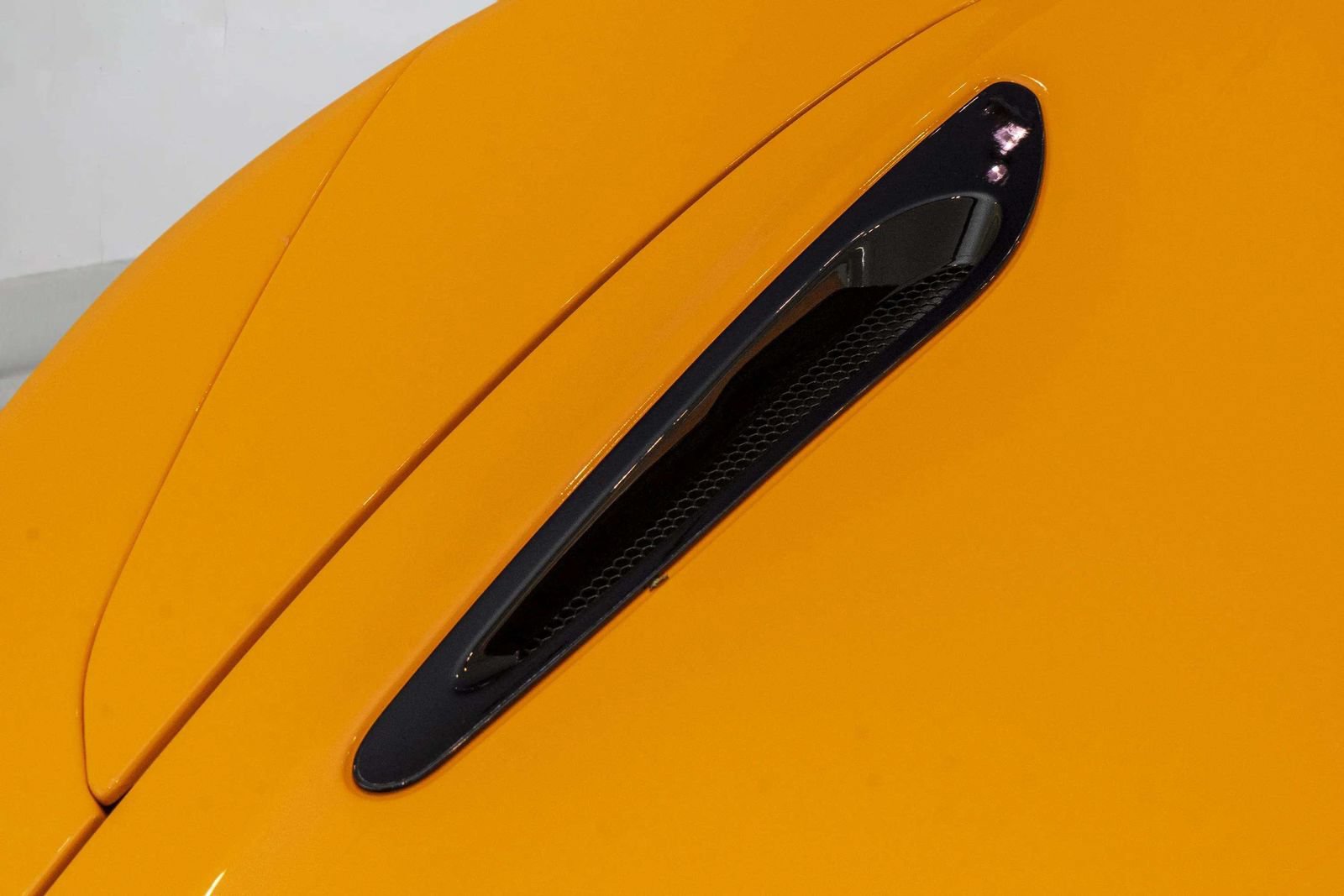 Used 2024 McLaren 750S Spider RWD image 52