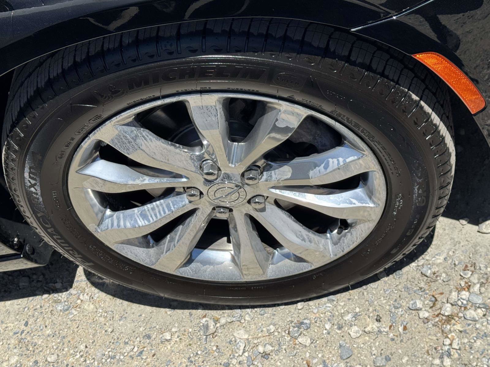 Used 2016 Chrysler 300 C AWD/4WD image 5