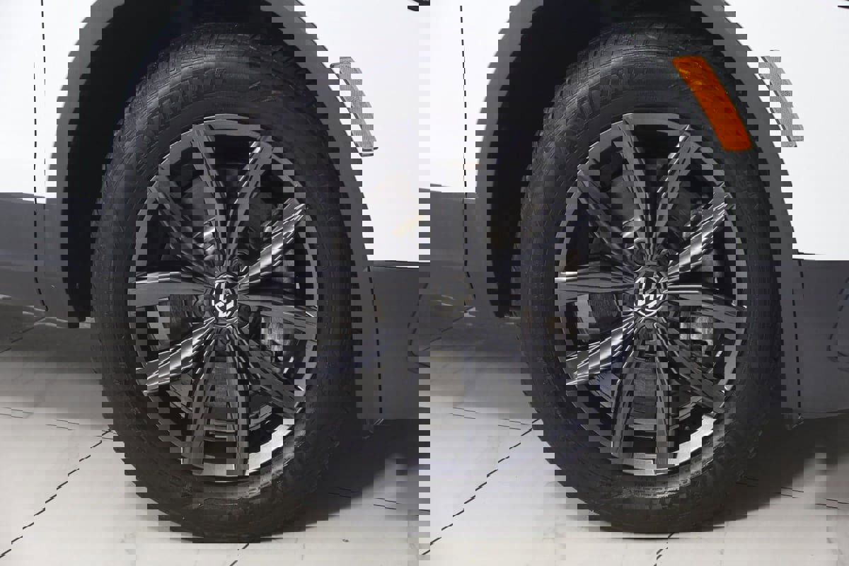 Used 2024 Volkswagen Tiguan SE image 14