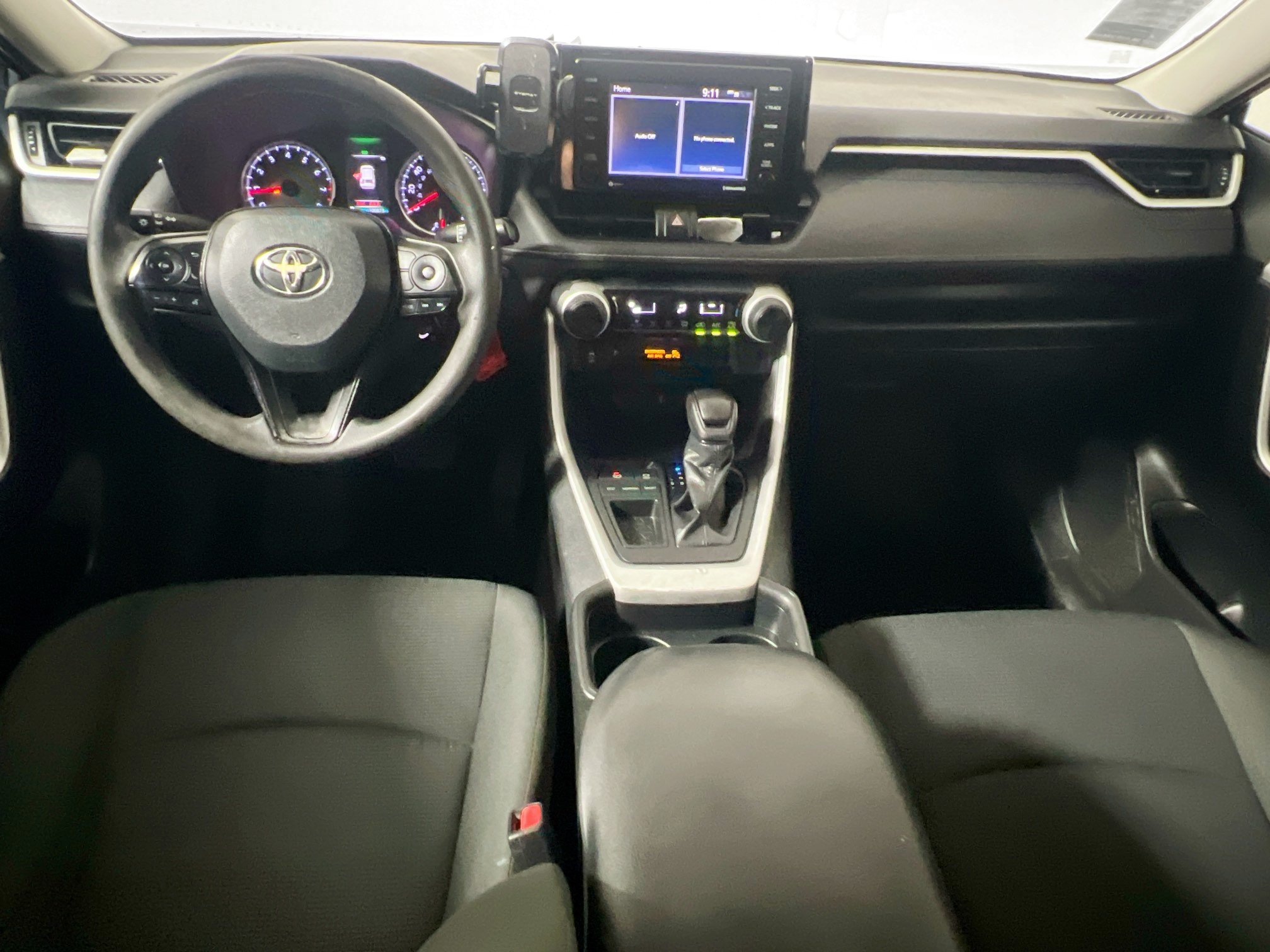 Used 2021 Toyota RAV4 LE FWD image 28