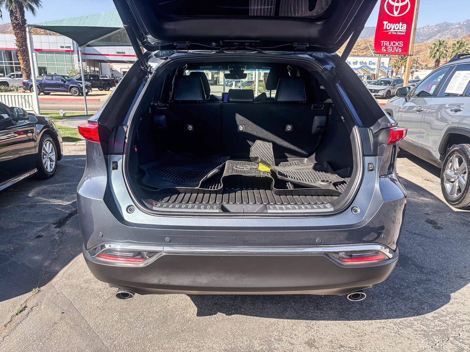 Certified 2023 Toyota Venza XLE image 13