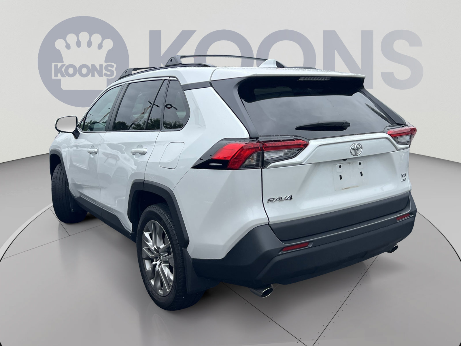 Used 2023 Toyota RAV4 XLE Premium AWD/4WD image 2