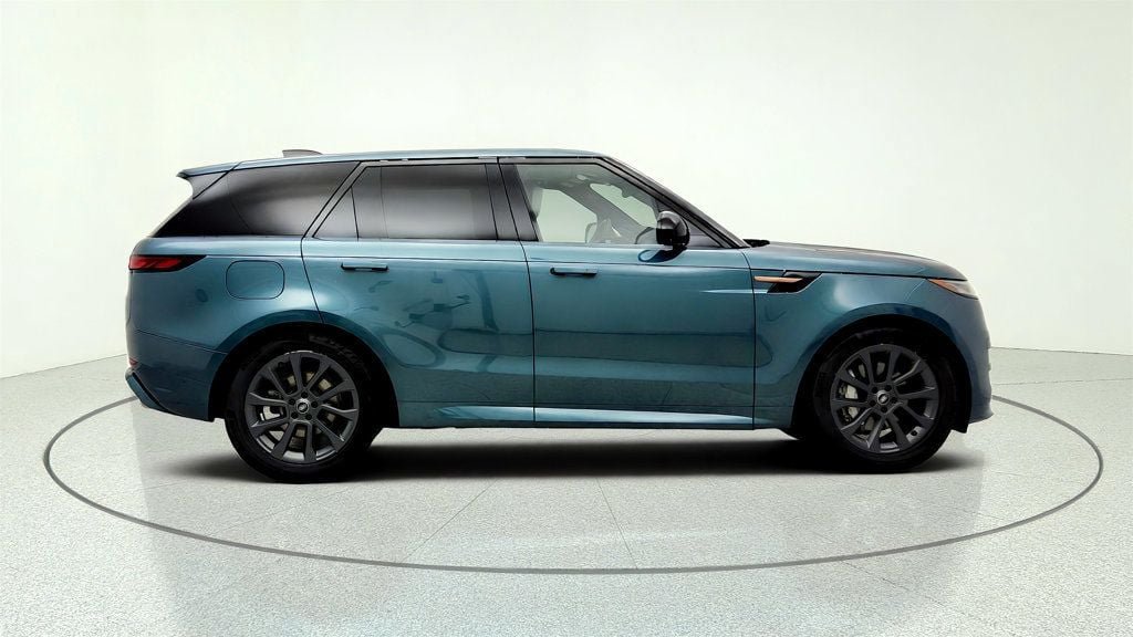 Used 2025 Land Rover Range Rover Sport Dynamic SE AWD/4WD image 4