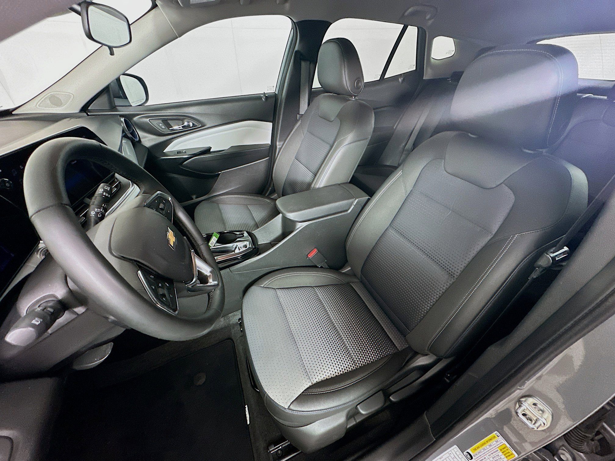 Used 2025 Chevrolet Trax LT w/ LT Convenience Package image 13