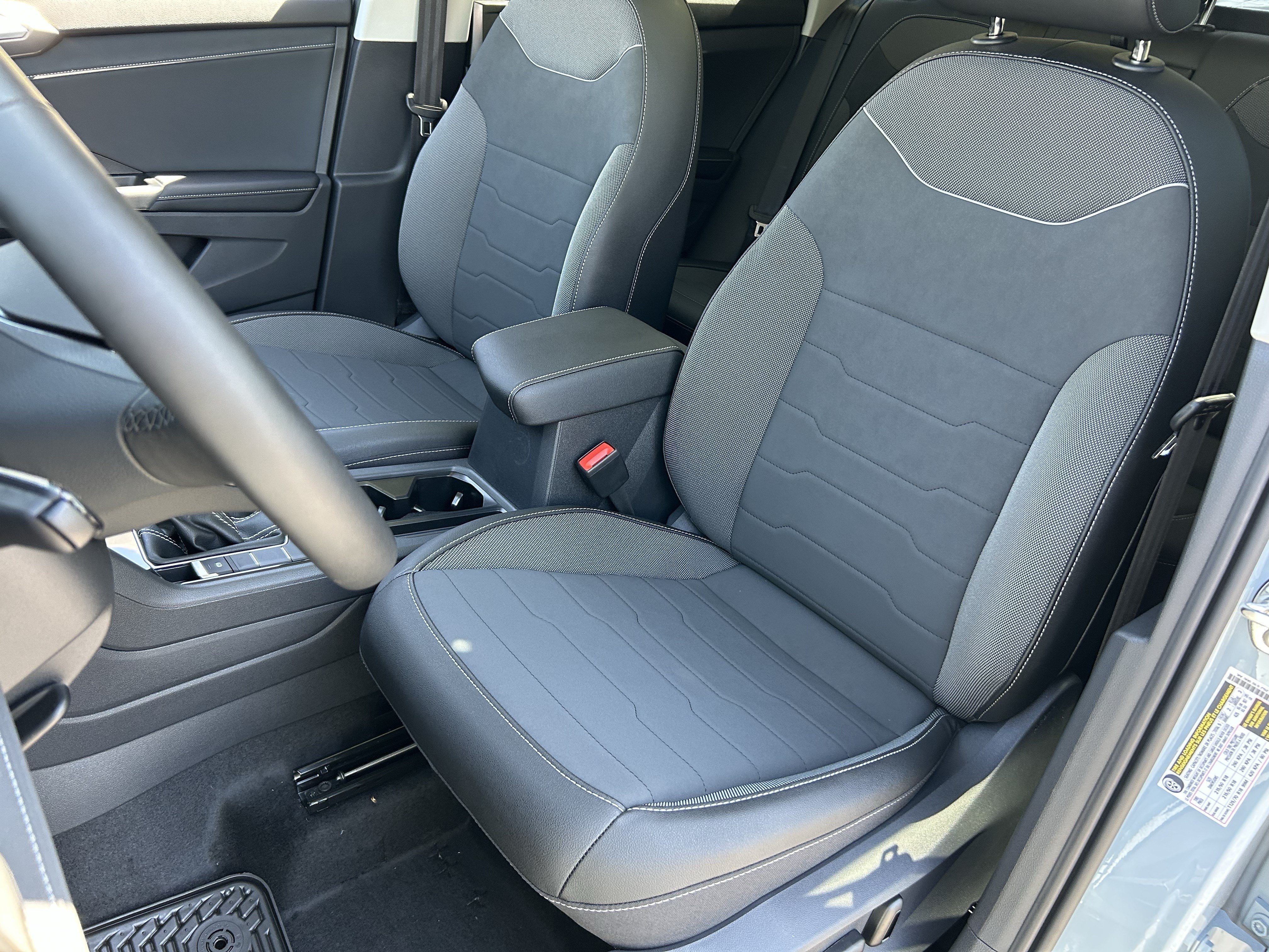 New 2026 Volkswagen Taos SE FWD image 17