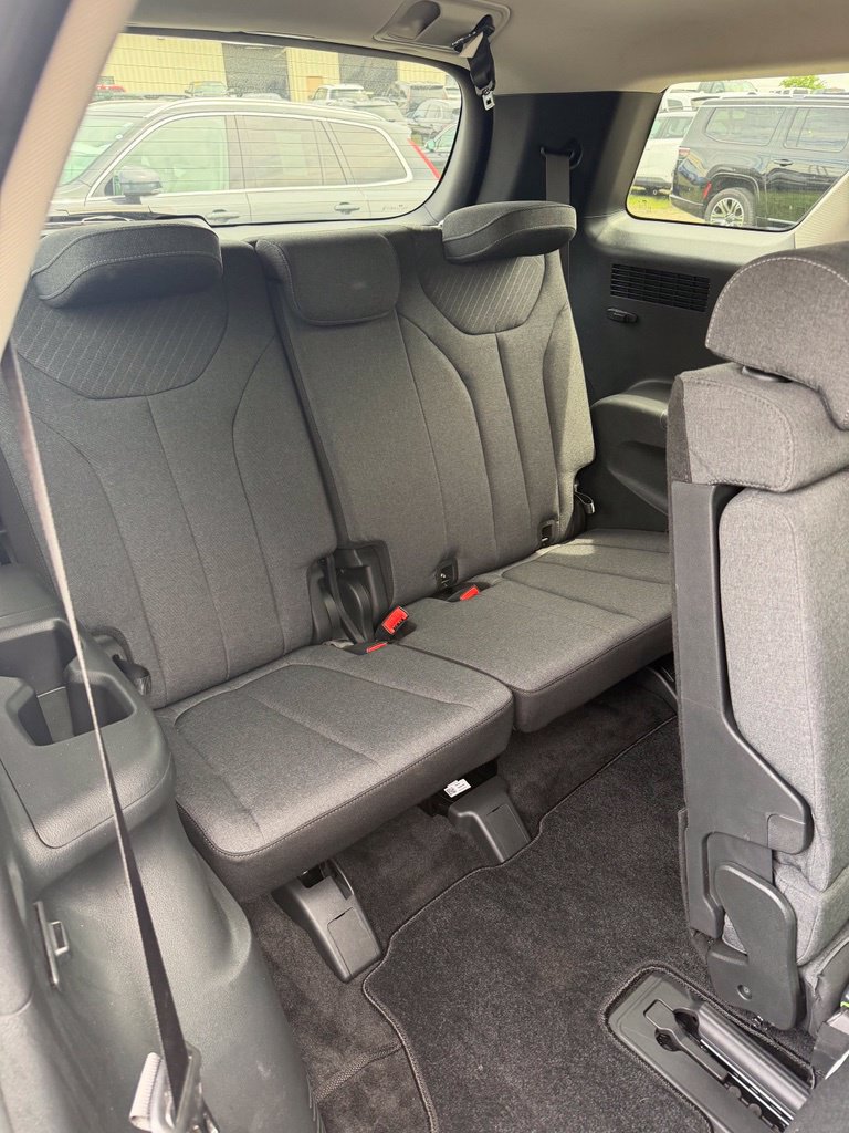 Used 2023 Hyundai Palisade SE AWD/4WD image 14