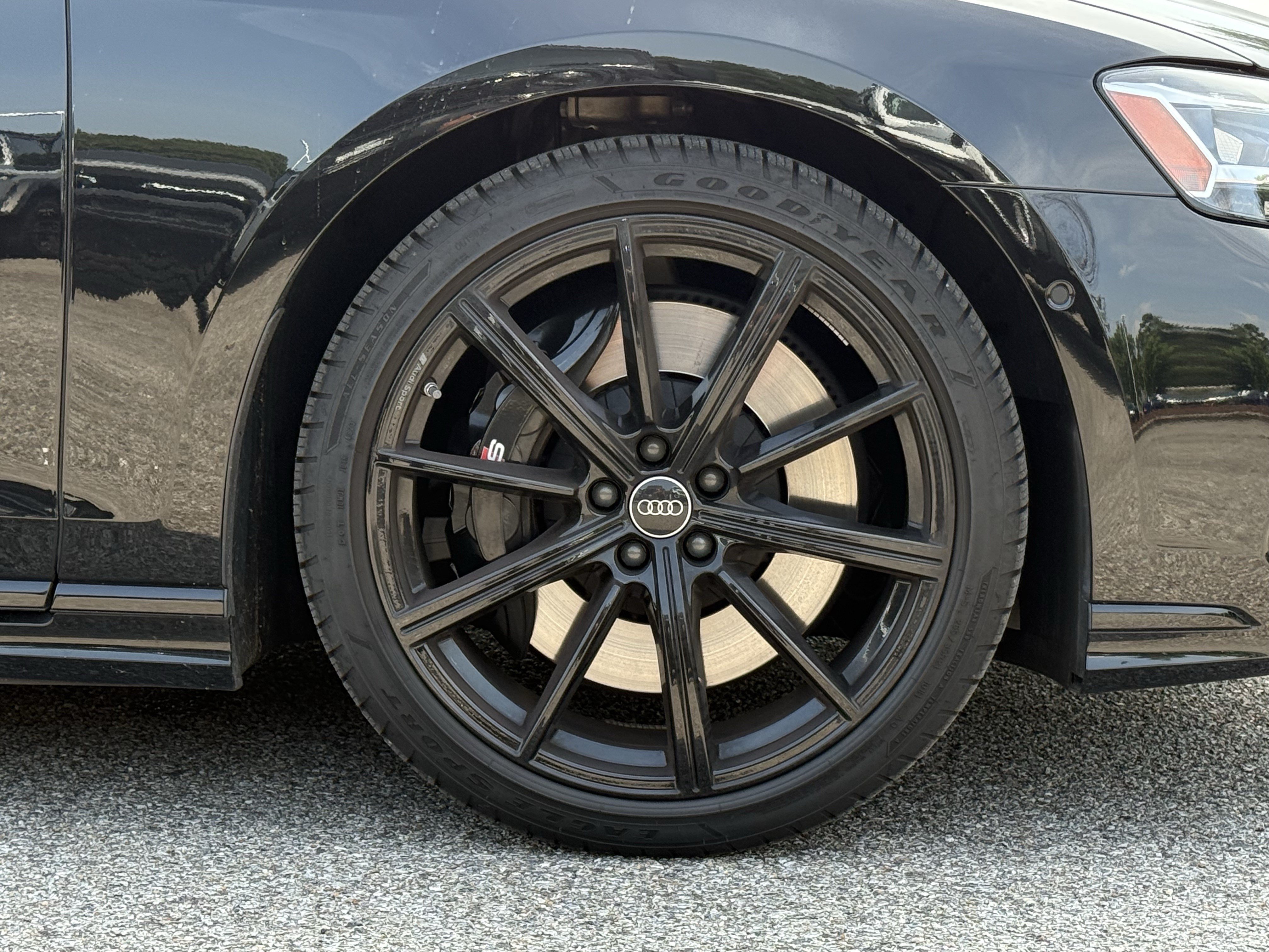 Used 2024 Audi S8 AWD/4WD image 13