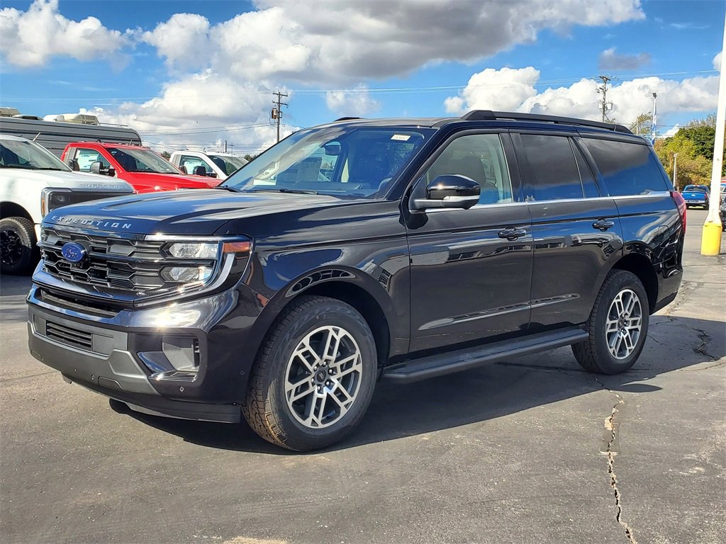 New 2025 Ford Expedition Active image 3