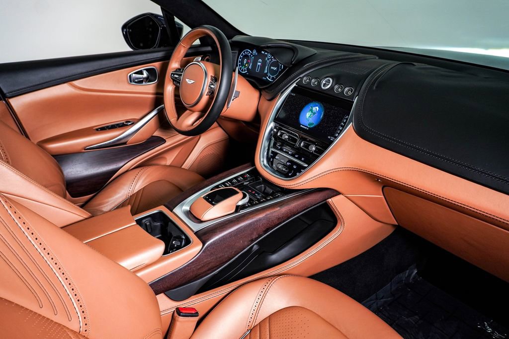 Used 2021 Aston Martin DBX image 17
