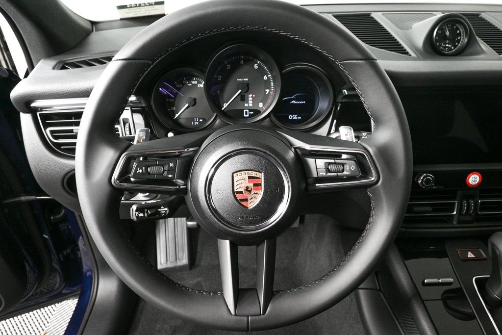 Certified 2025 Porsche Macan image 8