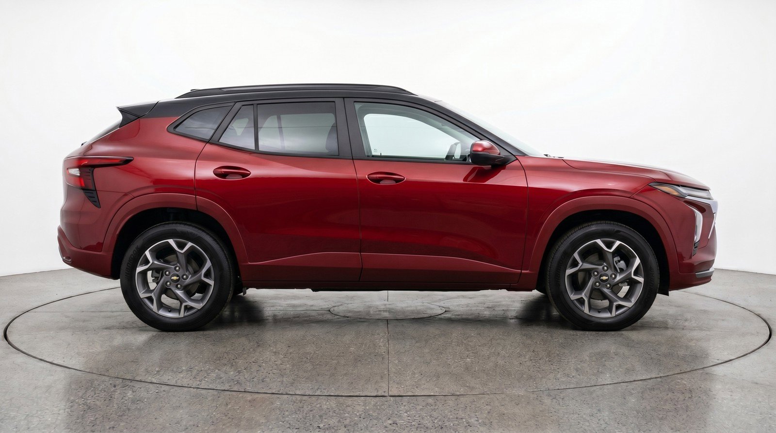 Used 2025 Chevrolet Trax LT FWD image 11